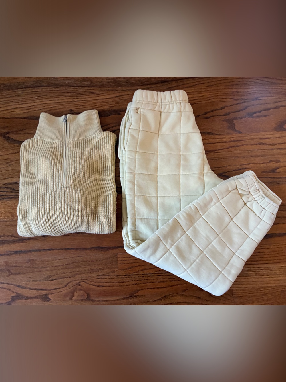 Aritzia TNA Women’s Quilted Butter Yellow Jogger Pants with Zip Up Sweater
